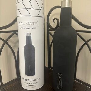 NWT BruMate Black Camo Winesulator